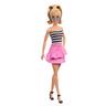 Barbie - Muñeca Barbie Fashionista con top de rayas y falda rosa ㅤ