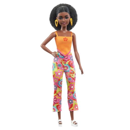 Barbie - Muñeca Fashionistas con vestido estilo Y2K y accesorios ㅤ