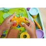 Play-Doh - Plastilina 2-en-1 Estación Creativa de Utensilios y Mesa de Creación Reverso ㅤ