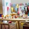 LEGO - Caja Creativa: Fiesta con Mini Juguetes para Construir  11029