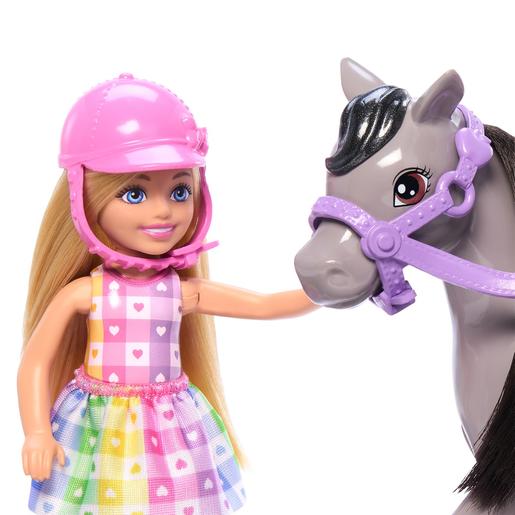 Barbie - Muñeca Chelsea con Pony y Accesorios de Monta ㅤ